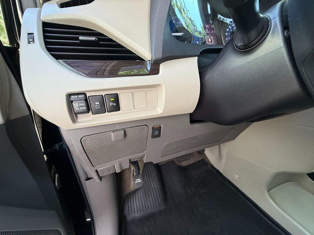 2018 Midnight Black Metallic Toyota Sienna