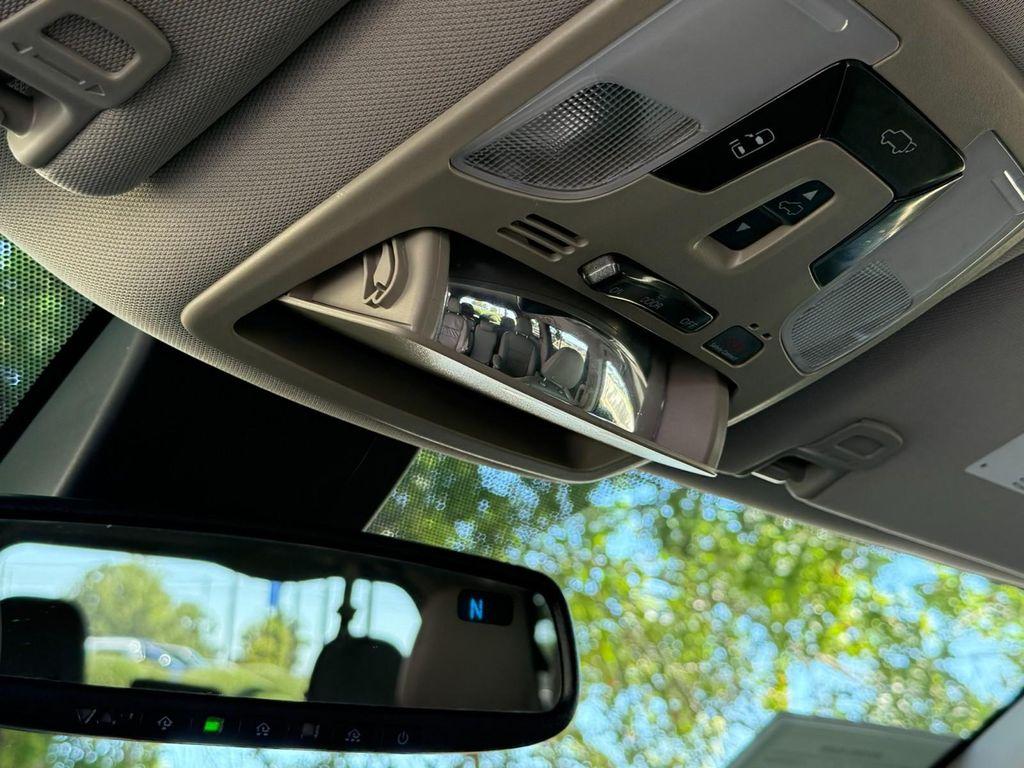 2018 Midnight Black Metallic Toyota Sienna