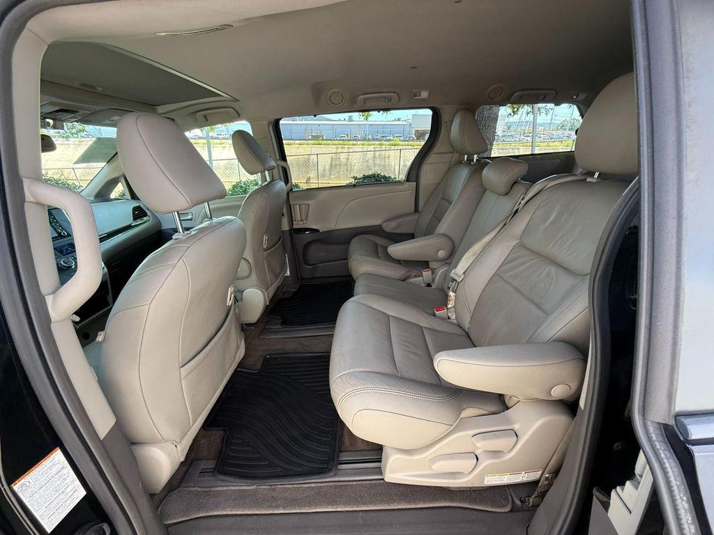 2018 Midnight Black Metallic Toyota Sienna
