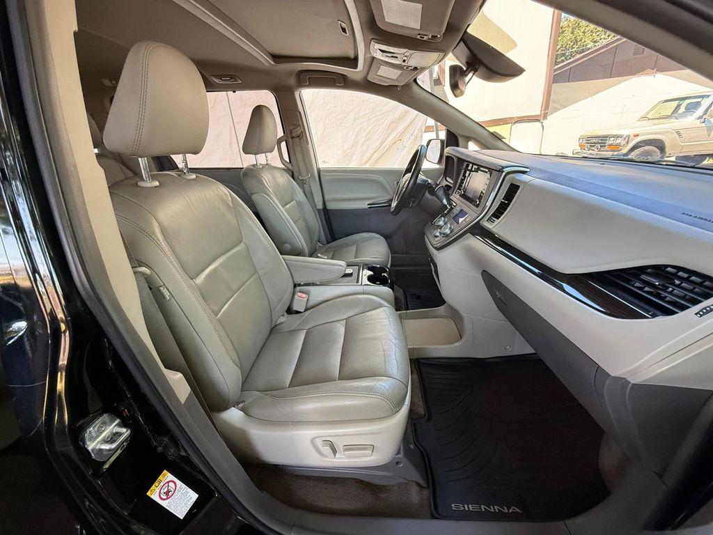 2018 Midnight Black Metallic Toyota Sienna