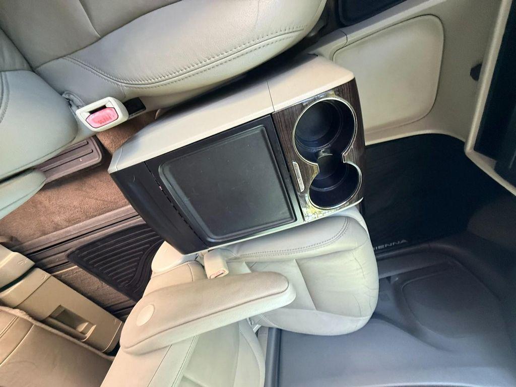 2018 Midnight Black Metallic Toyota Sienna