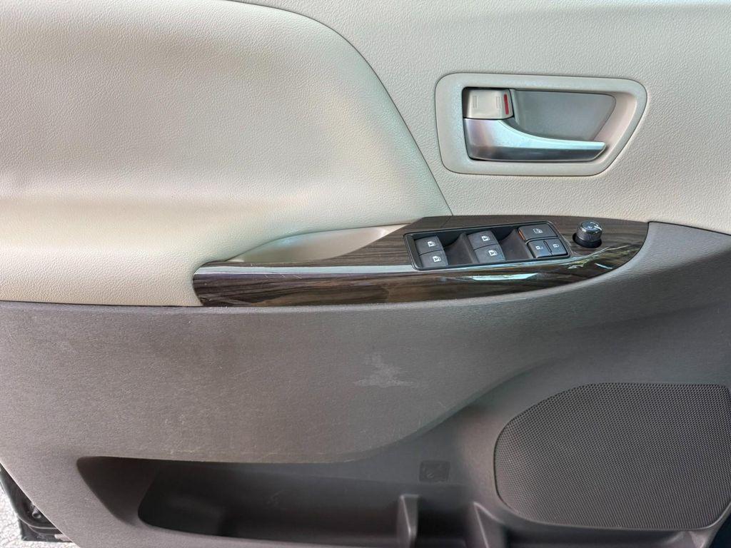 2018 Midnight Black Metallic Toyota Sienna