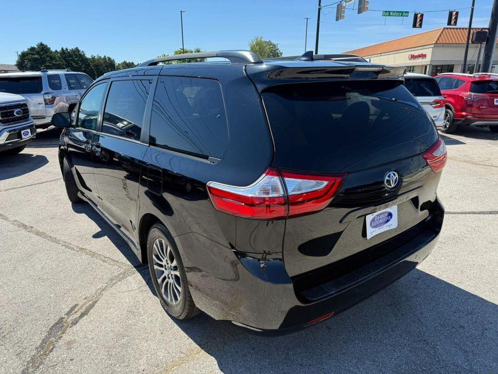 2018 Midnight Black Metallic Toyota Sienna