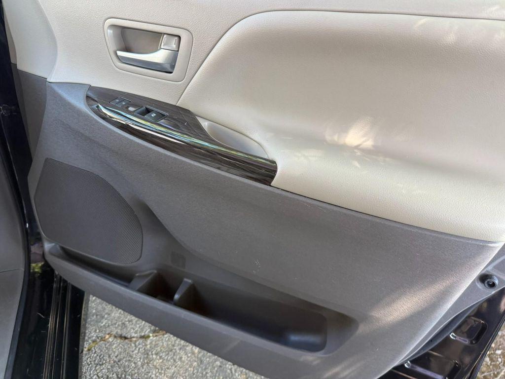 2018 Midnight Black Metallic Toyota Sienna