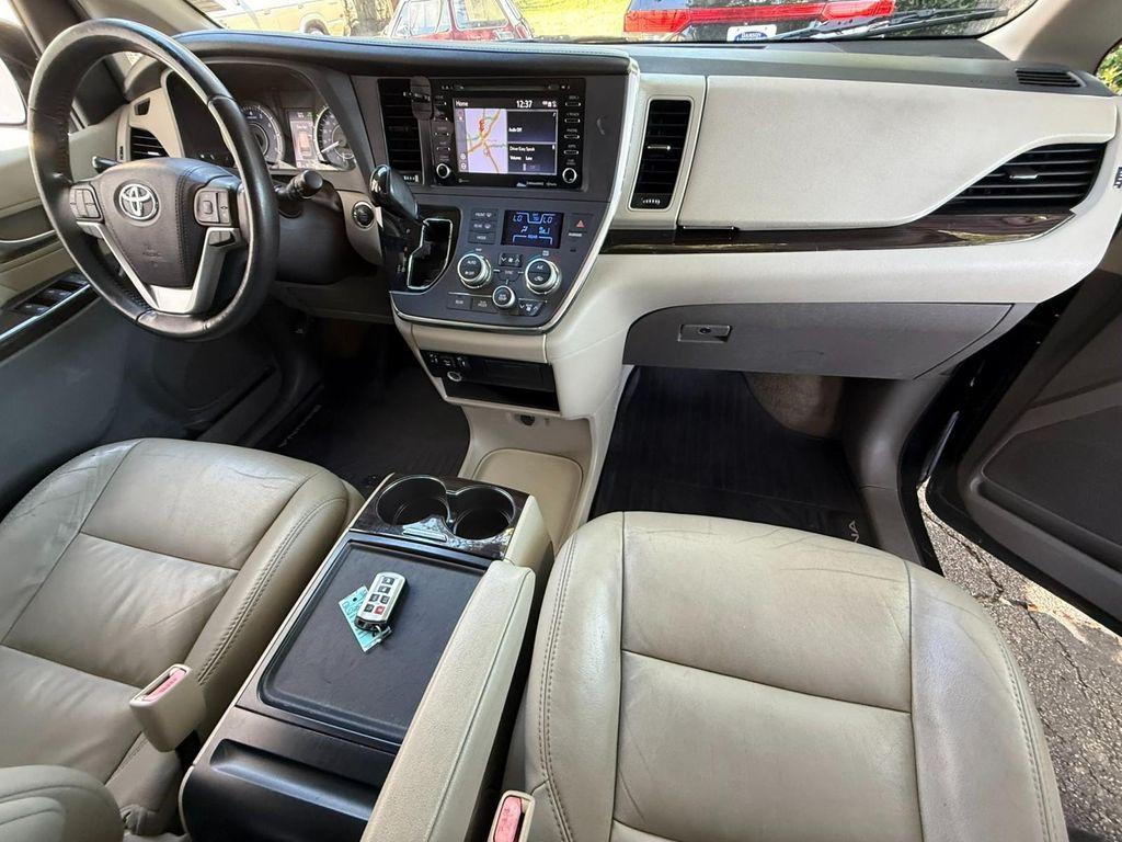 2018 Midnight Black Metallic Toyota Sienna