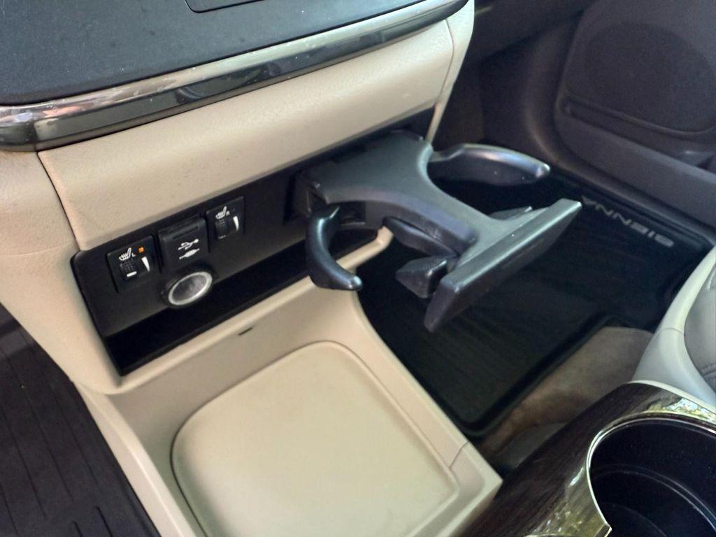 2018 Midnight Black Metallic Toyota Sienna