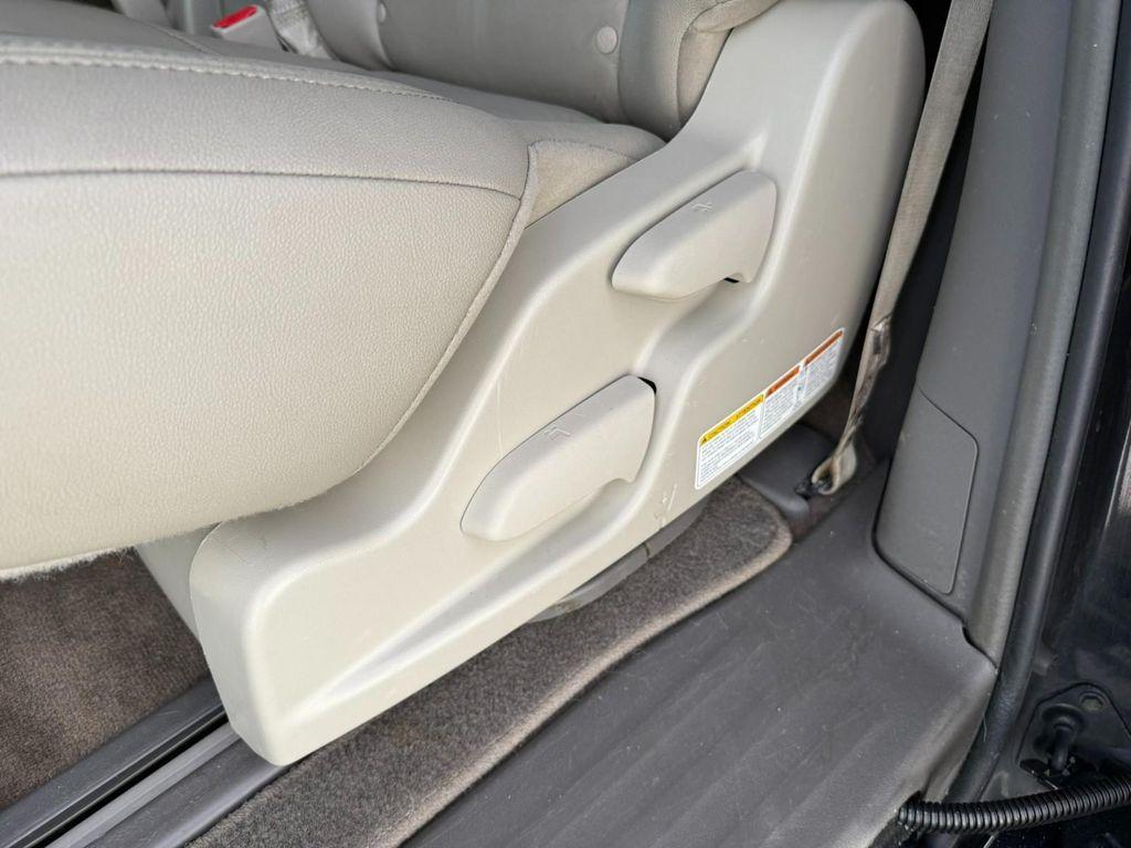 2018 Midnight Black Metallic Toyota Sienna