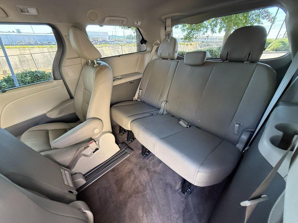 2018 Midnight Black Metallic Toyota Sienna