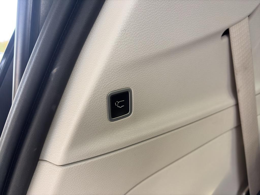 used 2018 Chrysler Pacifica car, priced at $13,800