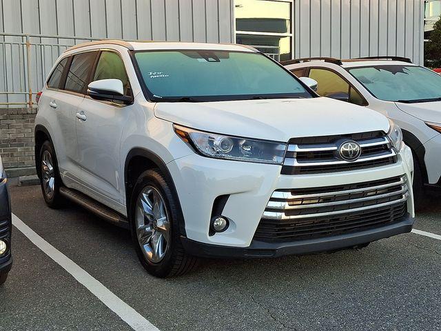 used 2018 Toyota Highlander car, priced at $24,475