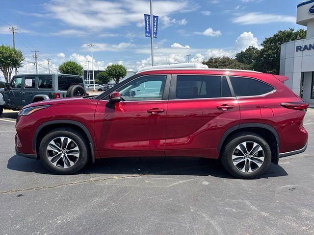used 2023 Toyota Highlander car, priced at $36,985