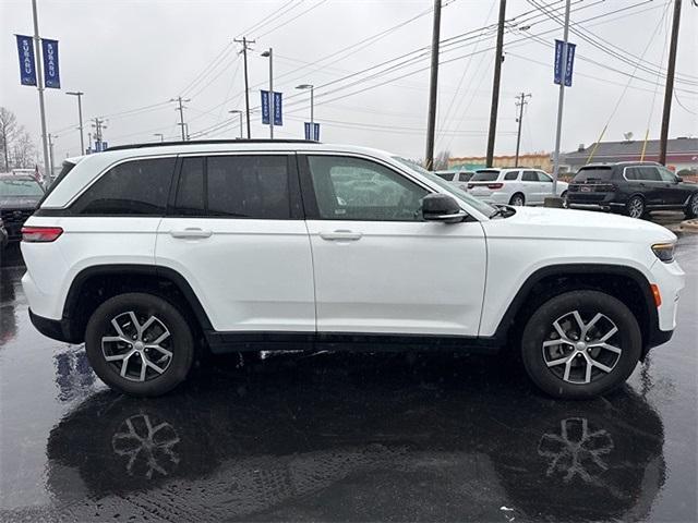used 2024 Jeep Grand Cherokee car, priced at $33,981