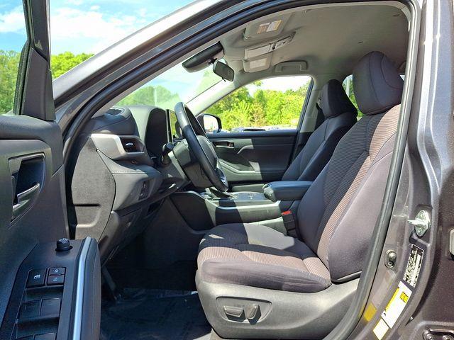 used 2023 Toyota Highlander car, priced at $33,691