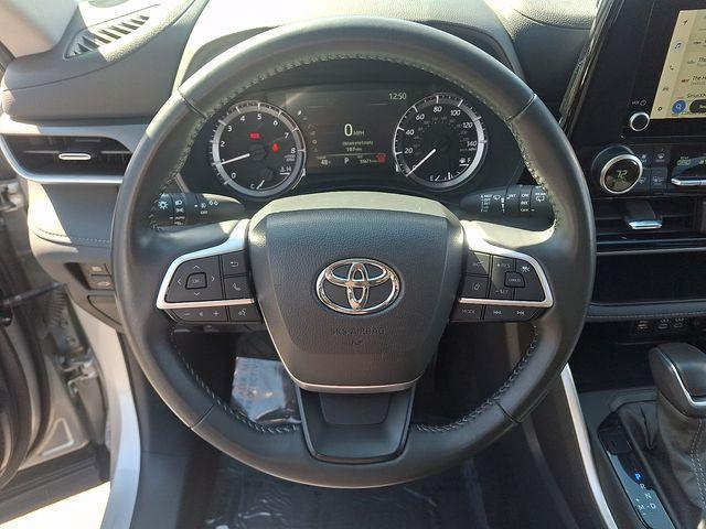 used 2024 Toyota Highlander car, priced at $29,981