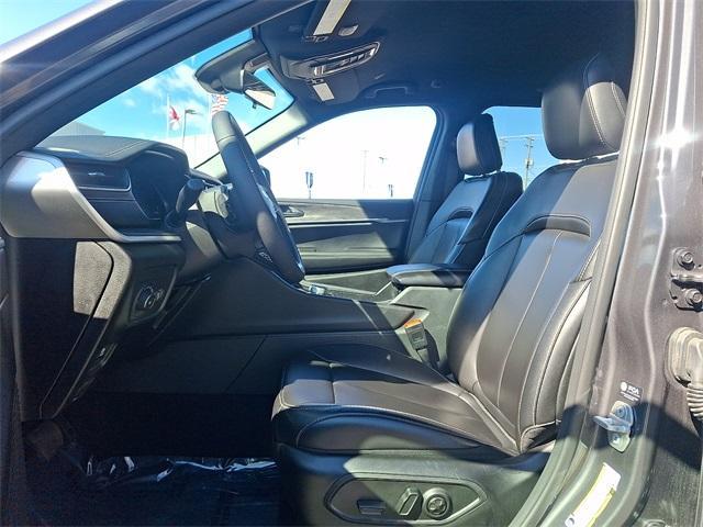 used 2025 Jeep Grand Cherokee car, priced at $39,591