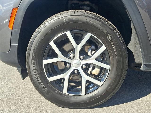 used 2025 Jeep Grand Cherokee car, priced at $39,591