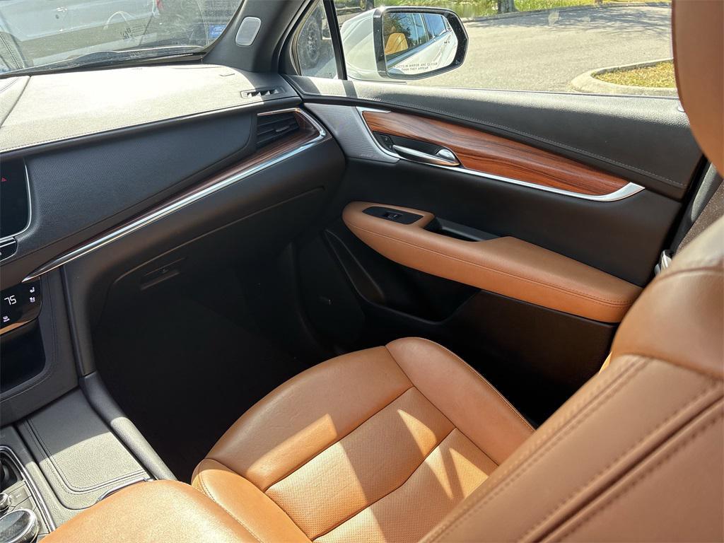 used 2021 Cadillac XT5 car, priced at $24,712