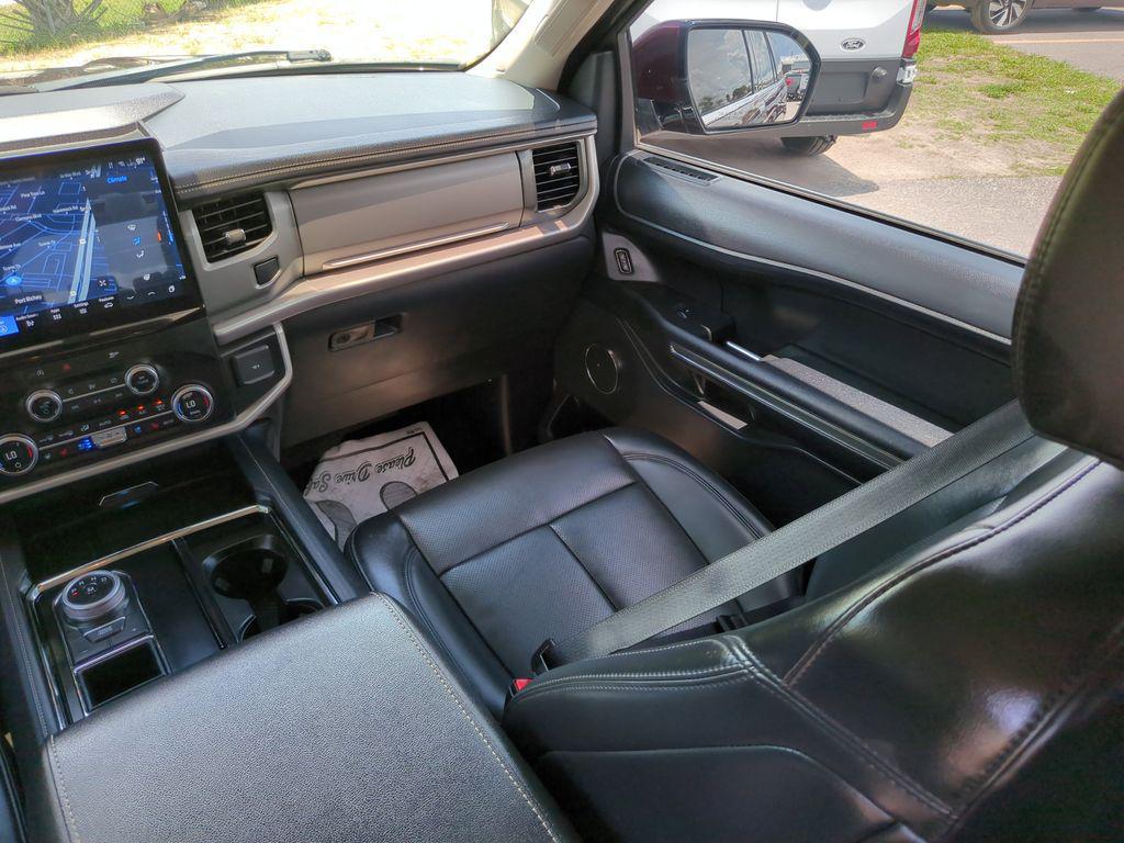 used 2024 Ford Expedition car, priced at $44,351