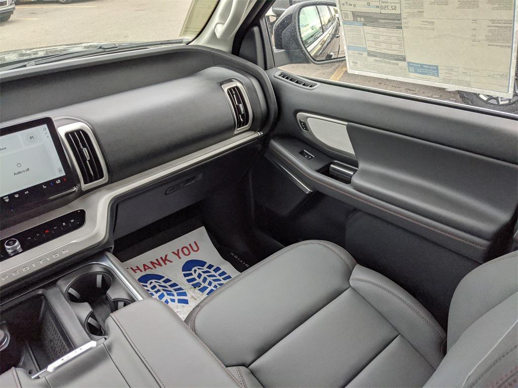 new 2025 Ford Expedition car, priced at $70,435