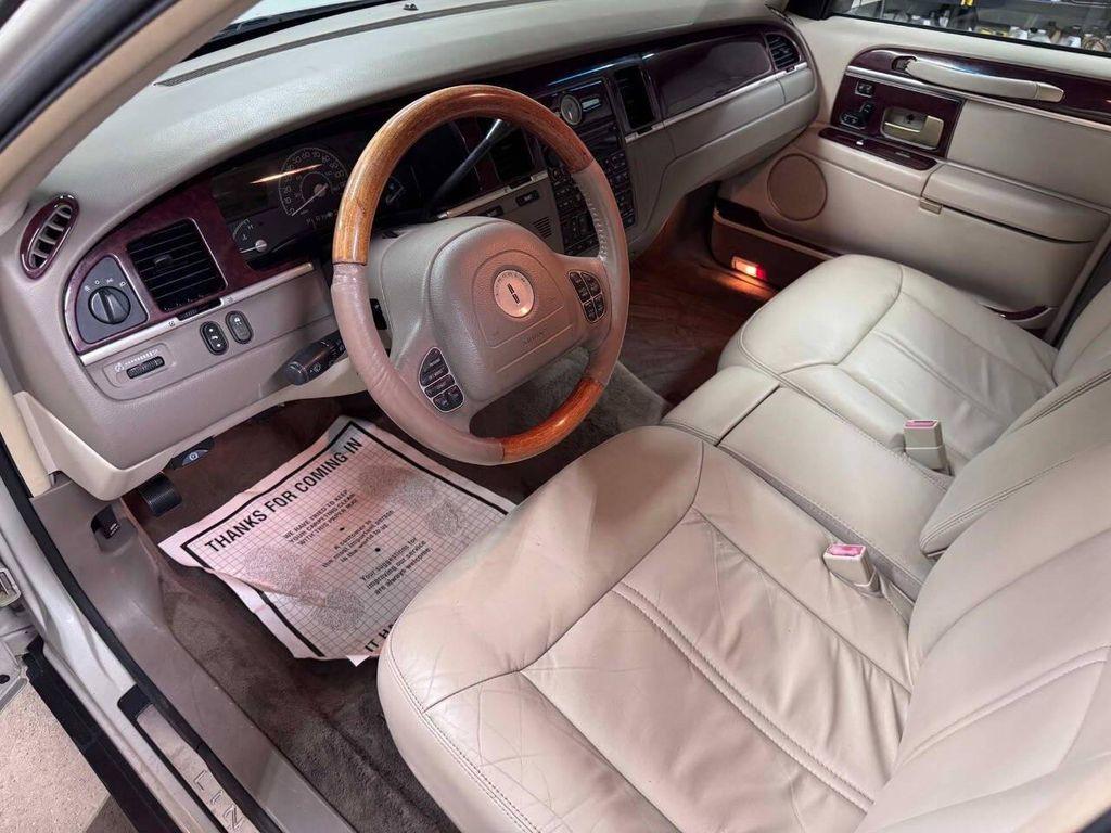 used 2004 Lincoln Town Car car, priced at $5,998