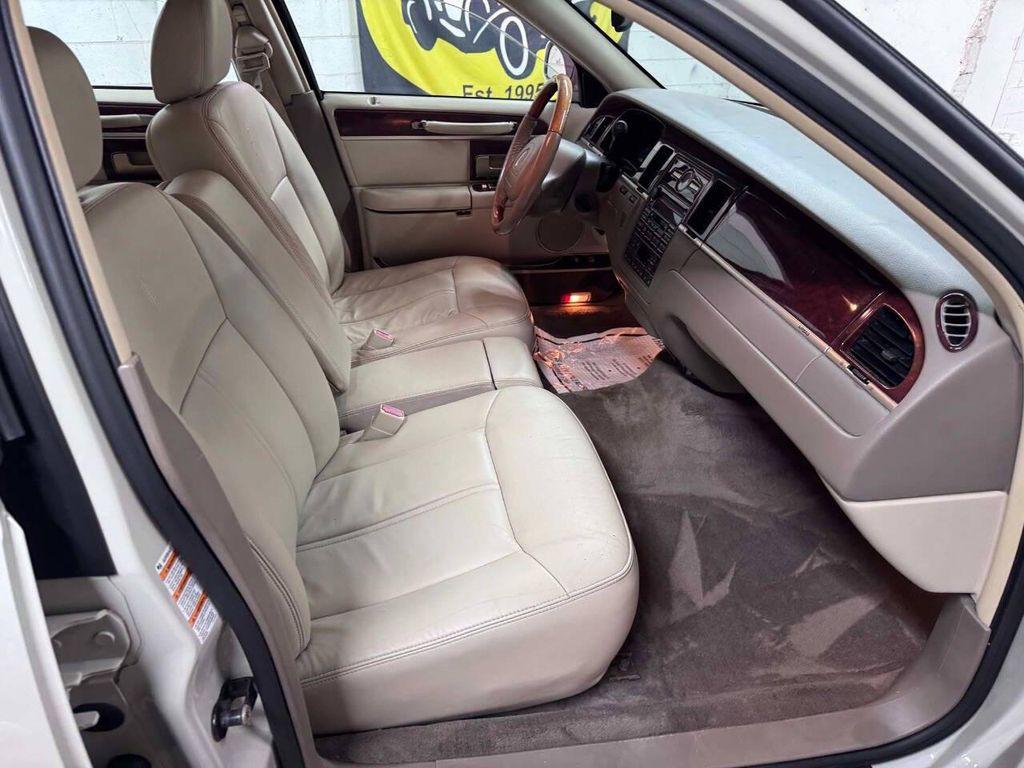used 2004 Lincoln Town Car car, priced at $5,998