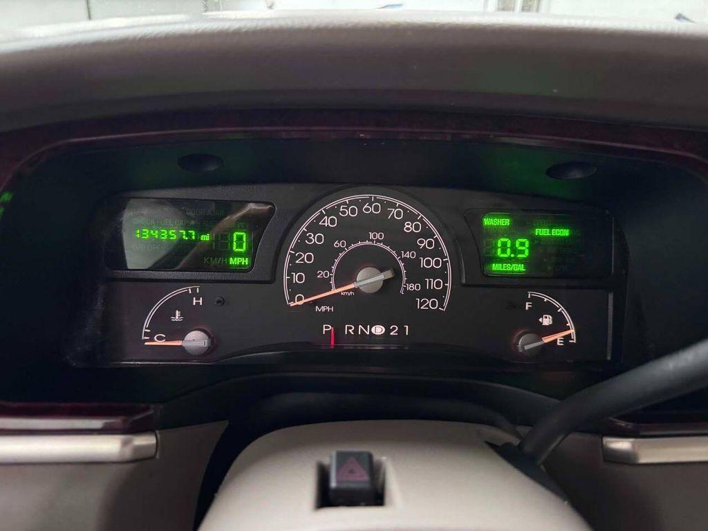 used 2004 Lincoln Town Car car, priced at $5,998