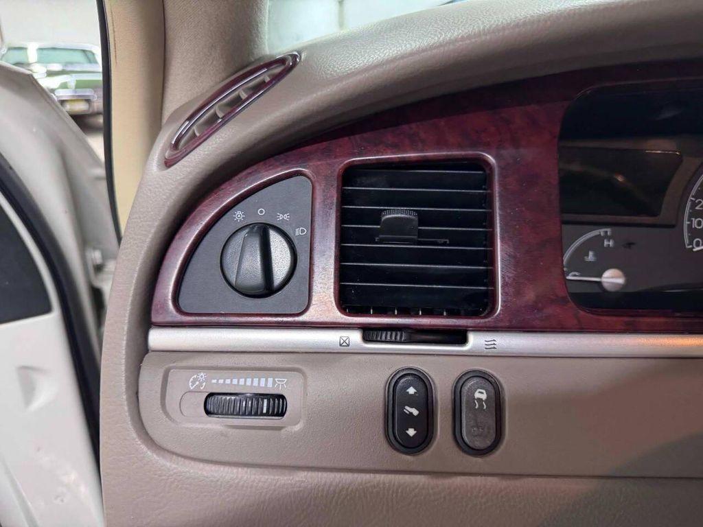 used 2004 Lincoln Town Car car, priced at $5,998