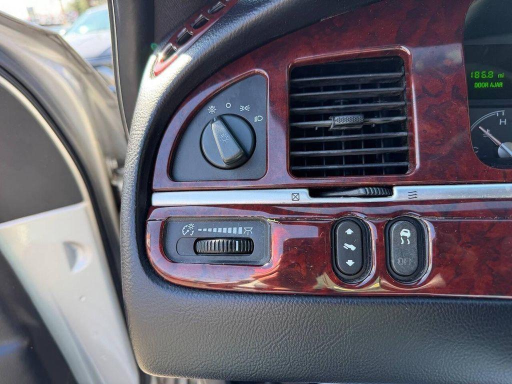 used 2005 Lincoln Town Car car, priced at $7,500