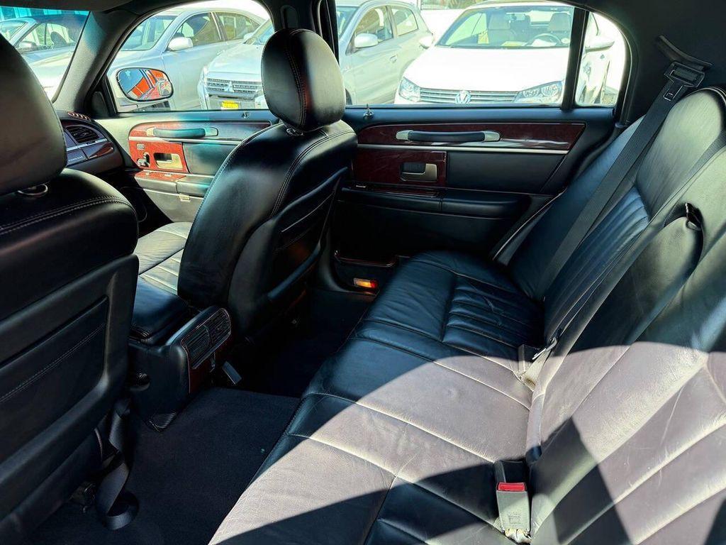 used 2005 Lincoln Town Car car, priced at $7,500
