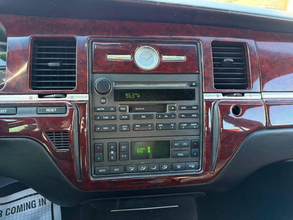 used 2005 Lincoln Town Car car, priced at $7,500