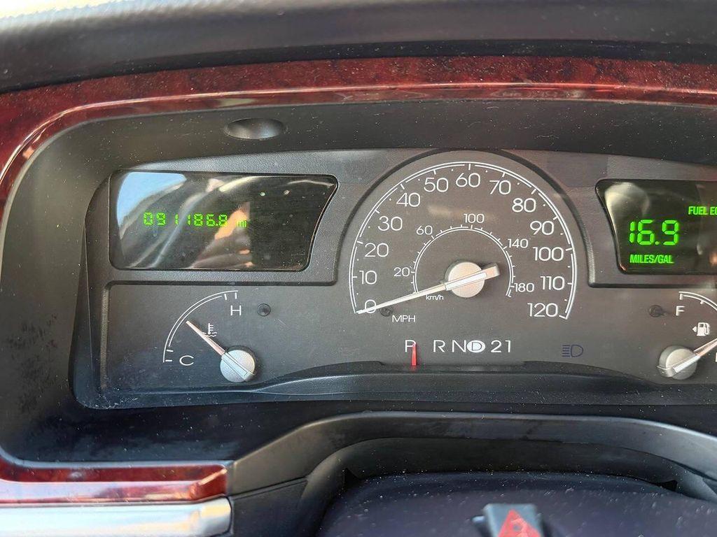 used 2005 Lincoln Town Car car, priced at $7,500