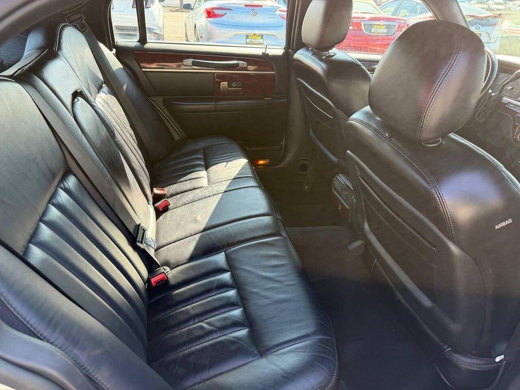 used 2005 Lincoln Town Car car, priced at $7,500