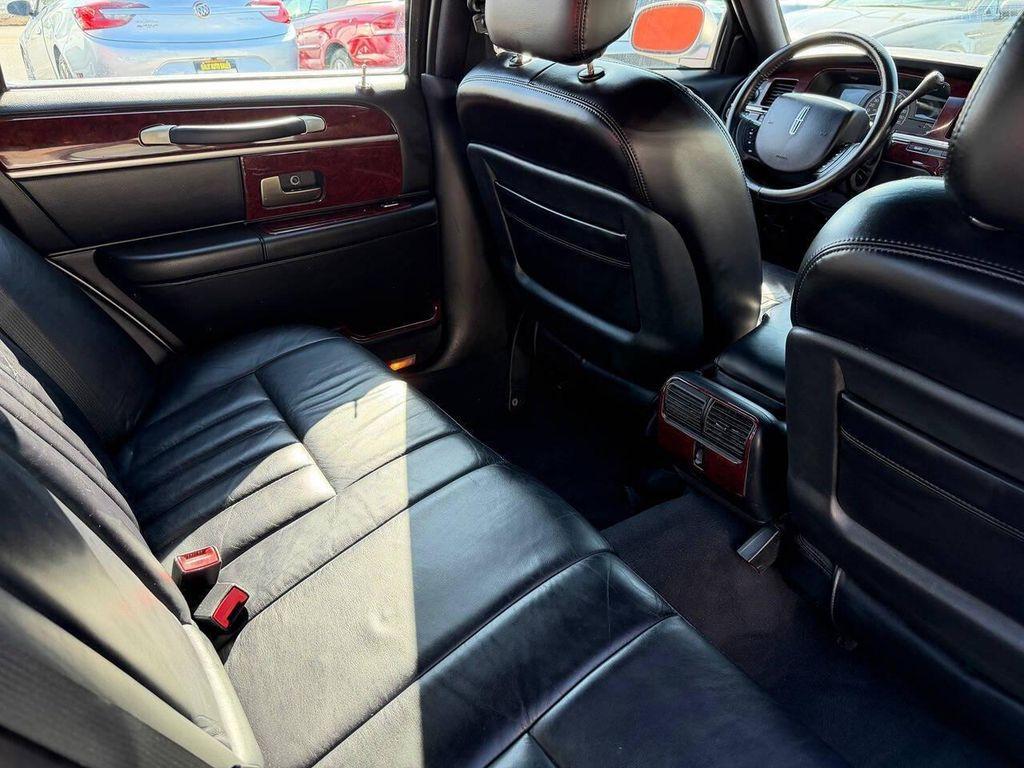 used 2005 Lincoln Town Car car, priced at $7,500