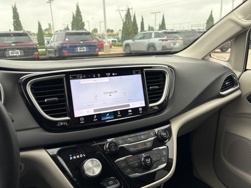 used 2023 Chrysler Pacifica car, priced at $25,110