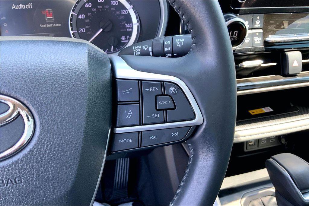used 2023 Toyota Highlander car, priced at $36,813