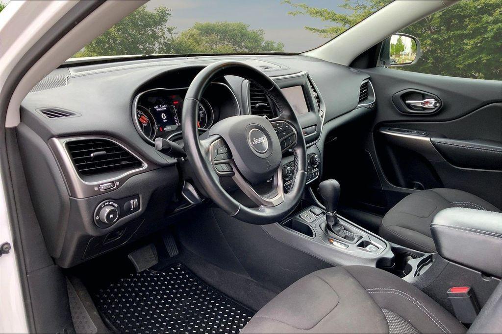 used 2019 Jeep Cherokee car, priced at $11,912