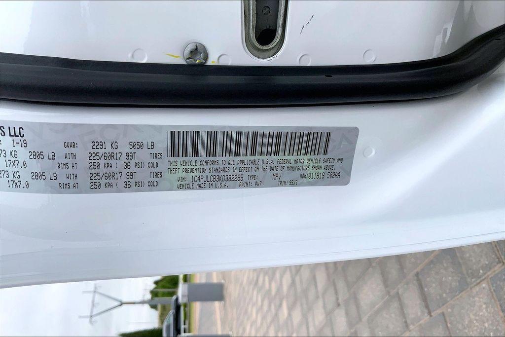 used 2019 Jeep Cherokee car, priced at $11,912
