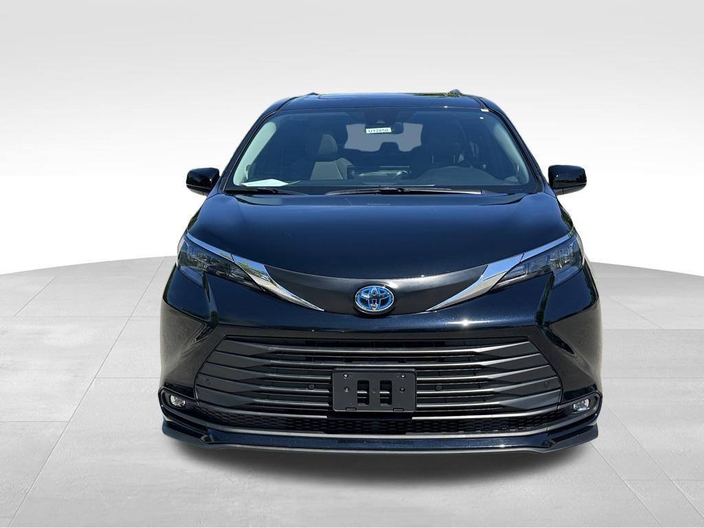 used 2025 Toyota Sienna car, priced at $48,814