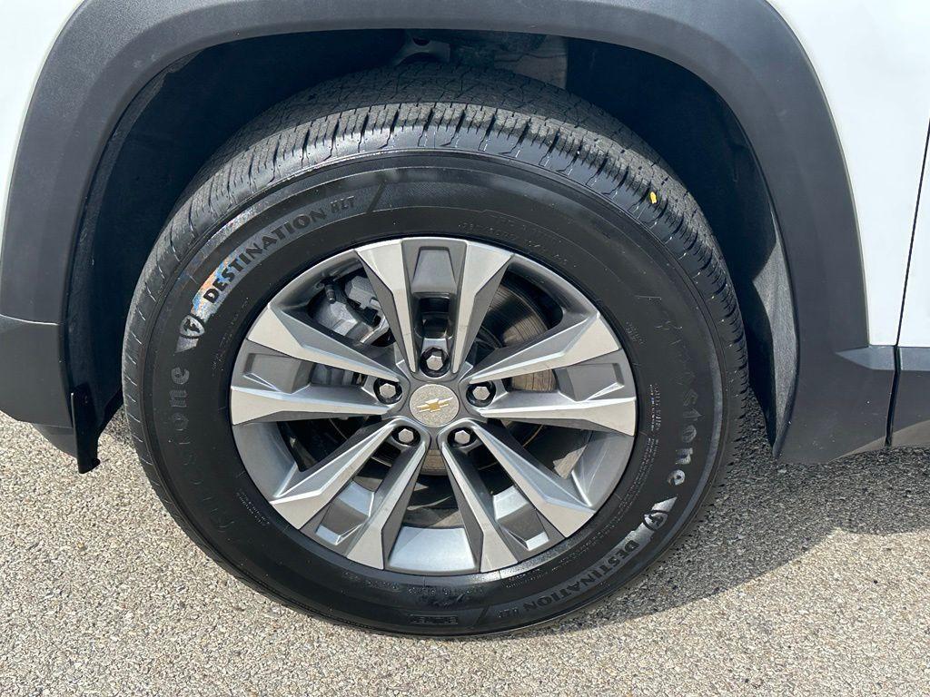 used 2025 Chevrolet Equinox car, priced at $24,419