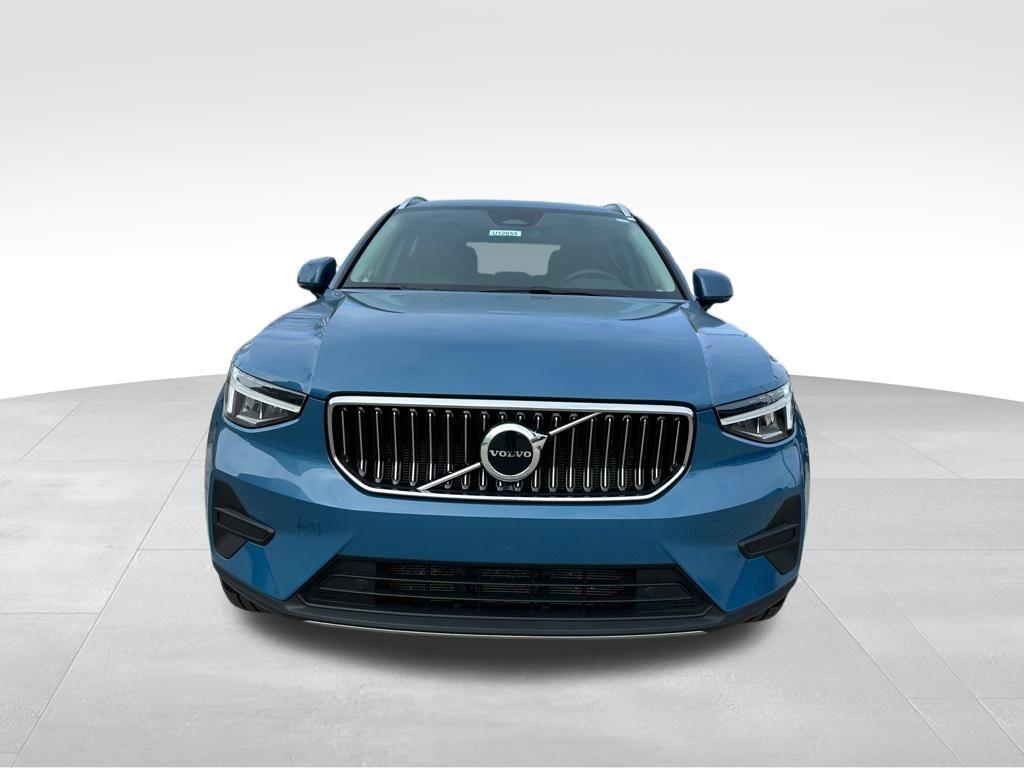 used 2025 Volvo XC40 car, priced at $28,386