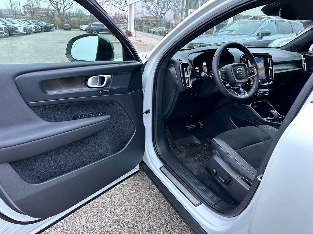 used 2023 Volvo C40 Recharge Pure Electric car, priced at $24,045