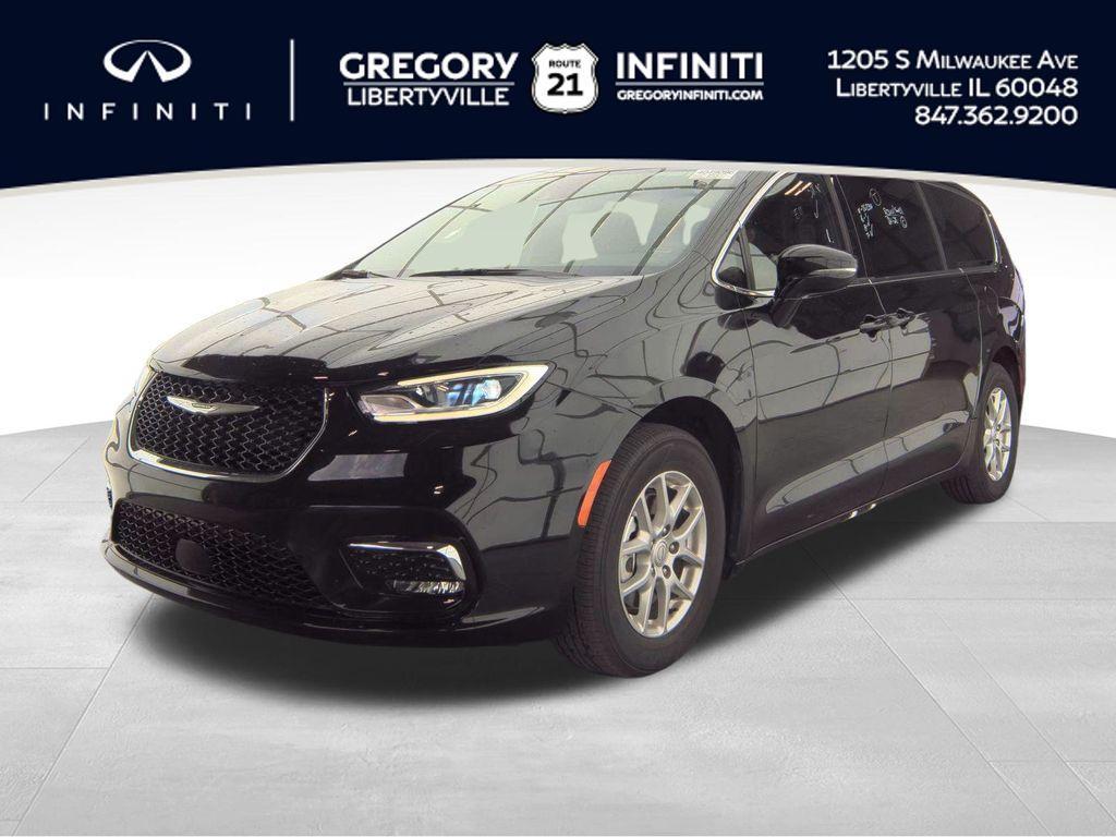 used 2025 Chrysler Pacifica car, priced at $28,886