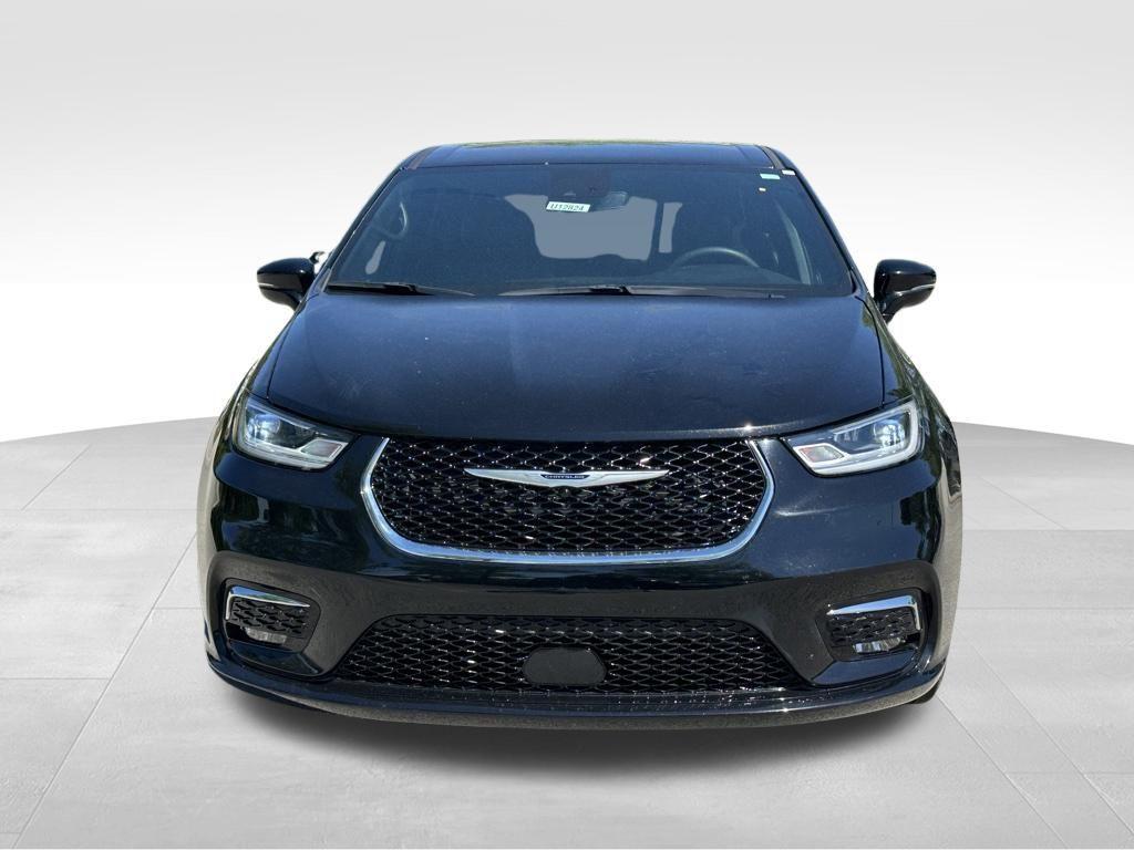 used 2025 Chrysler Pacifica car, priced at $29,298