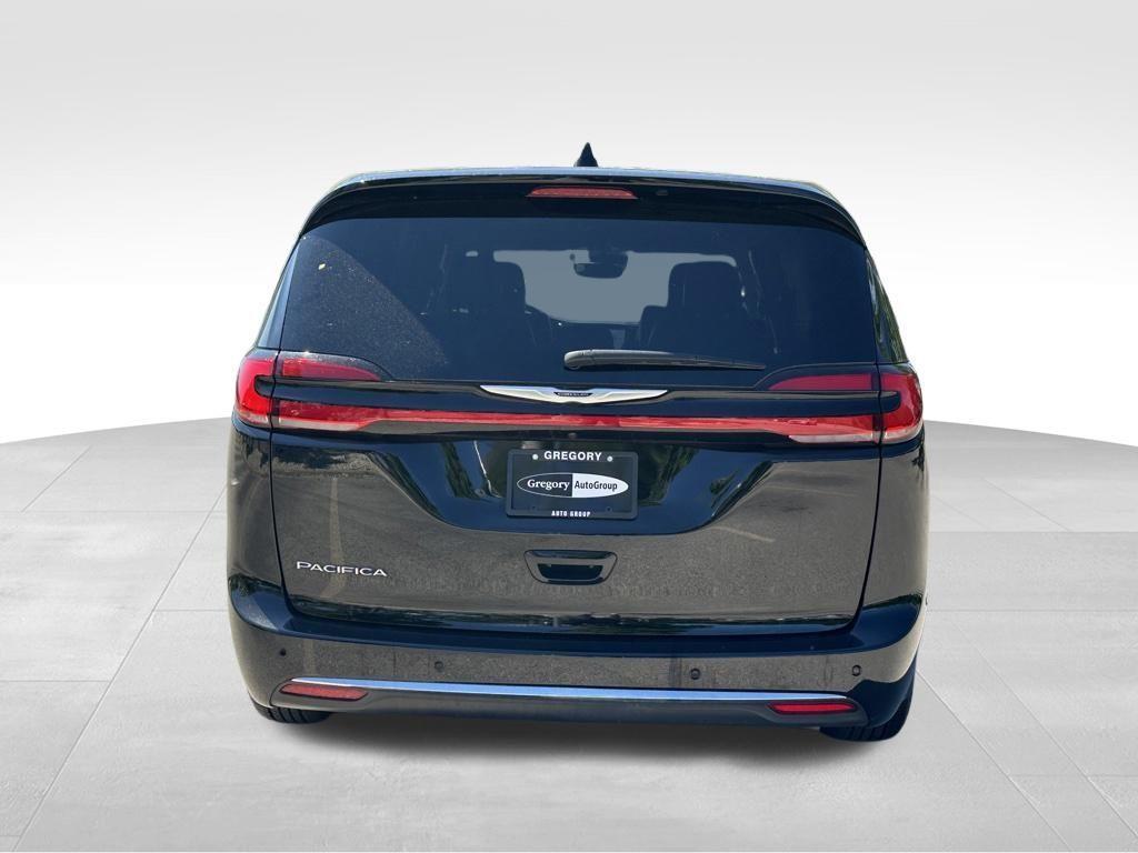 used 2025 Chrysler Pacifica car, priced at $29,298