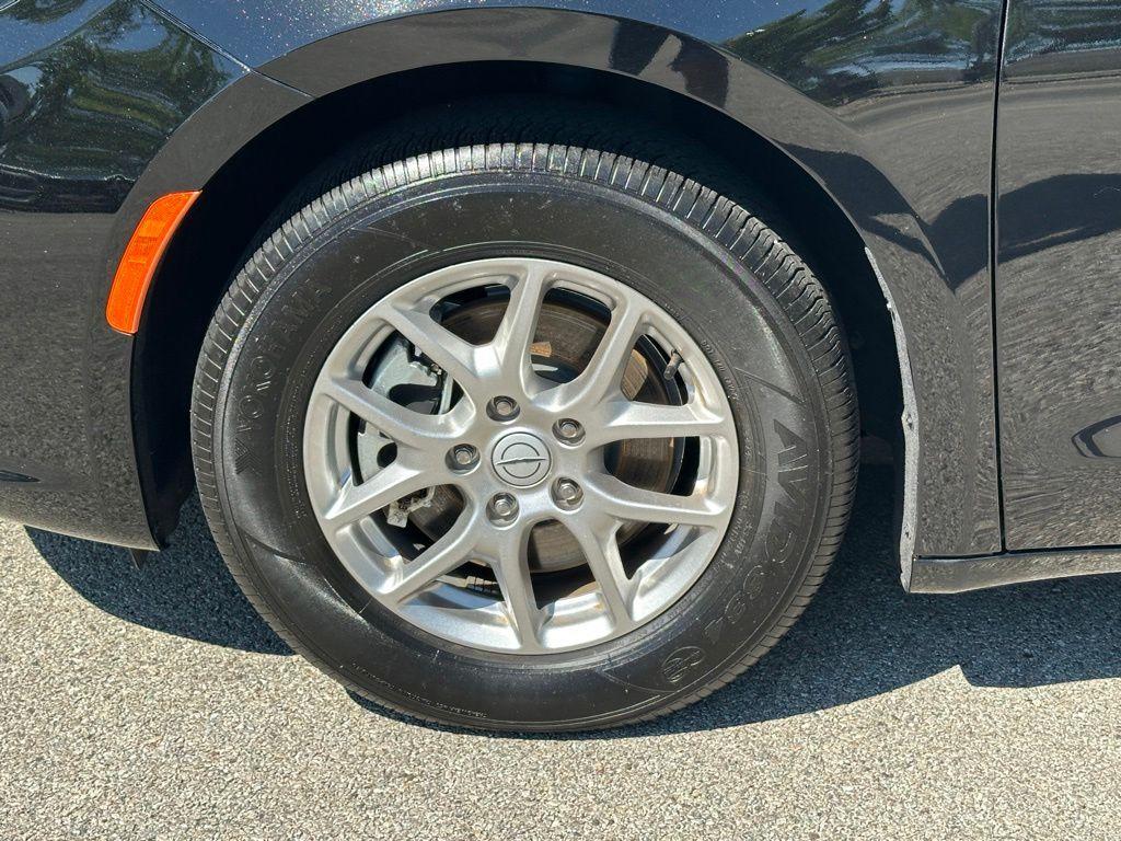 used 2025 Chrysler Pacifica car, priced at $29,298