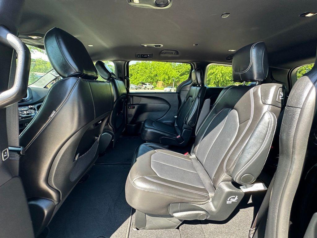 used 2025 Chrysler Pacifica car, priced at $29,298