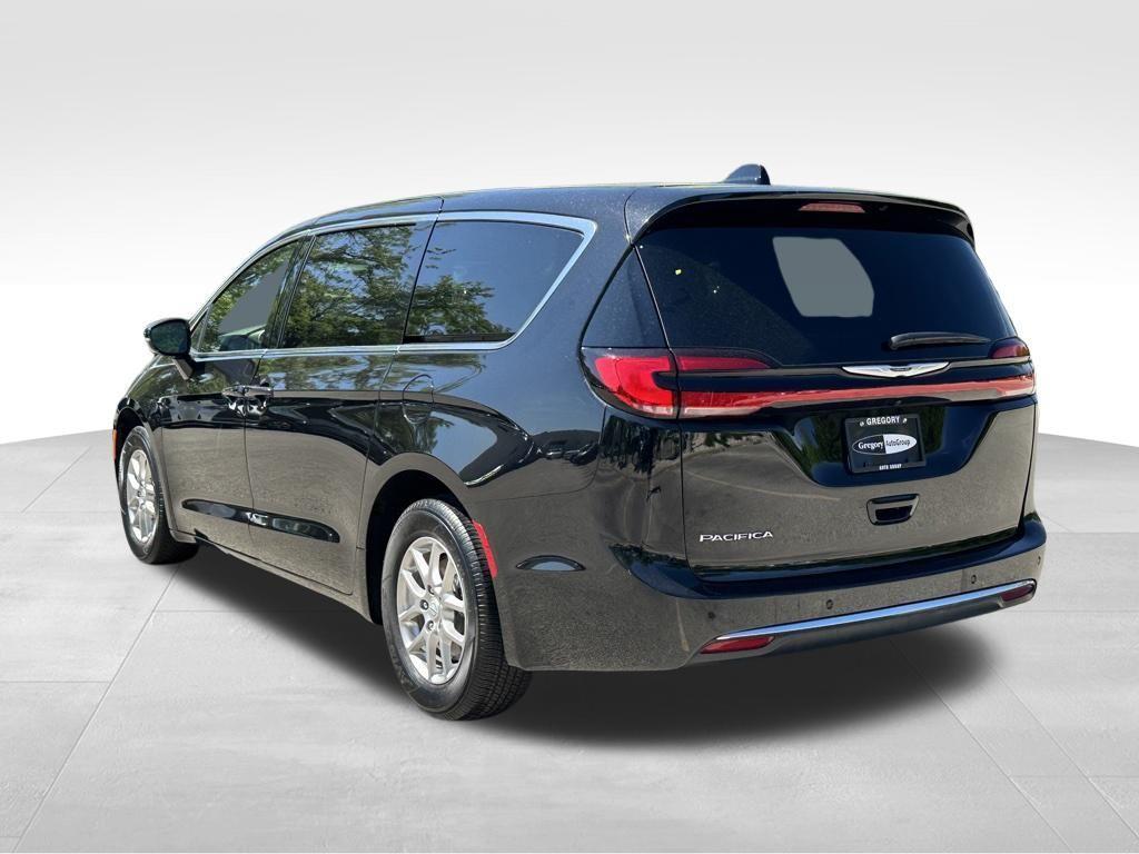 used 2025 Chrysler Pacifica car, priced at $29,298
