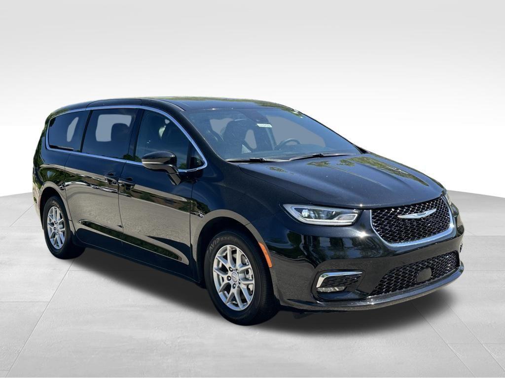 used 2025 Chrysler Pacifica car, priced at $29,298