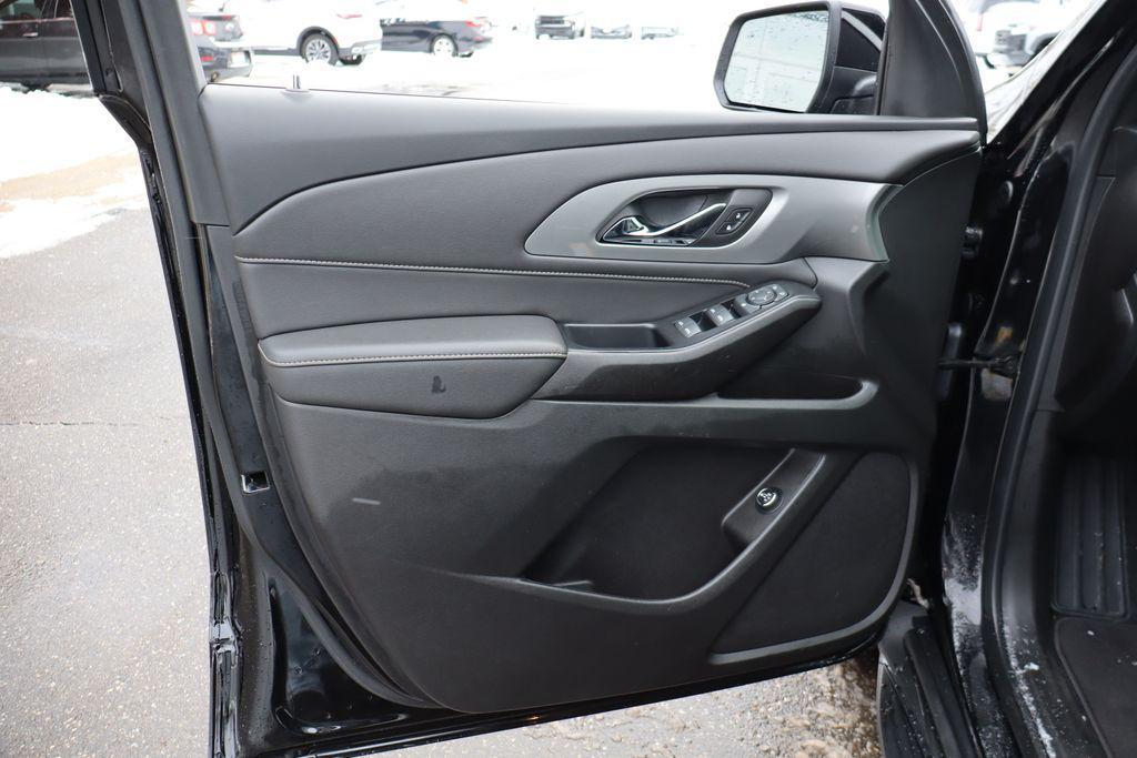 used 2023 Chevrolet Traverse car, priced at $32,000