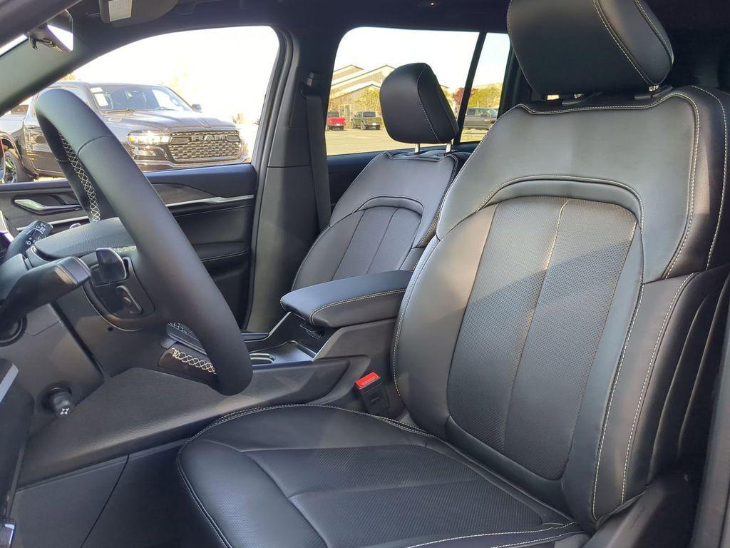 new 2026 Jeep Grand Cherokee car, priced at $54,208